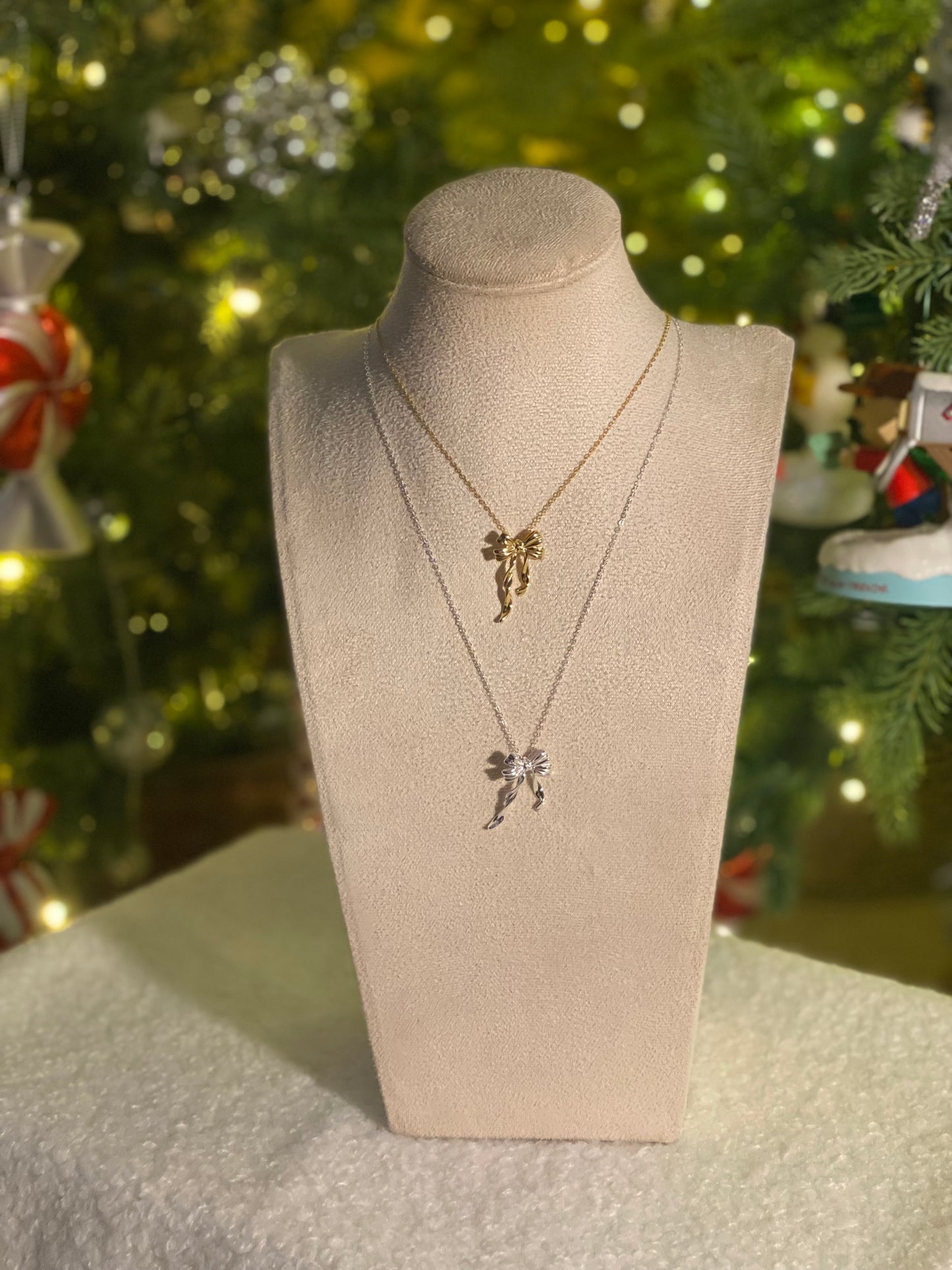 Bow Necklace