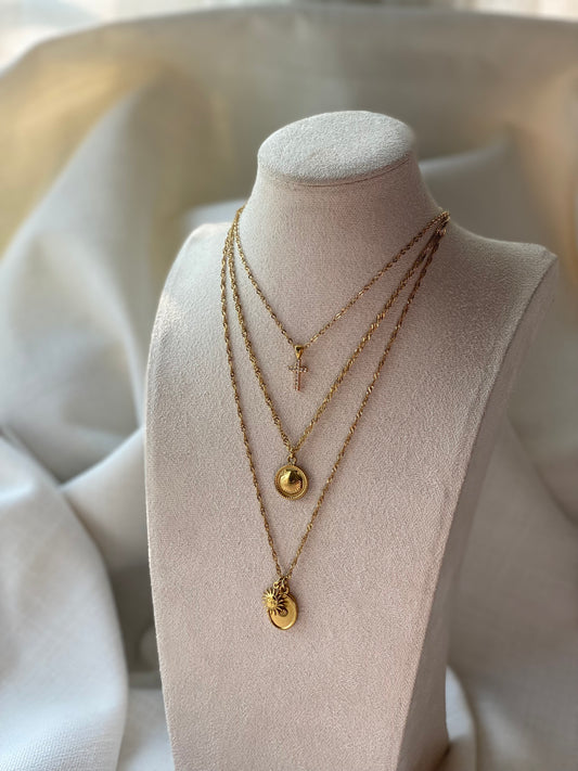 Conchiglie Croce Necklaces