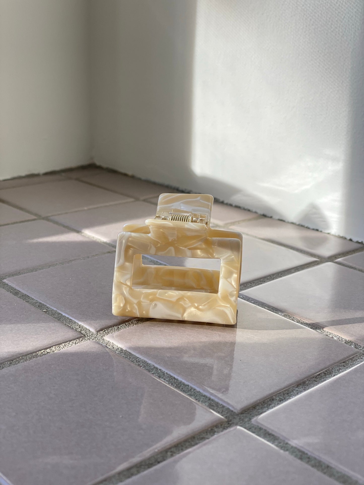 Sydney Small Cream Claw Clip