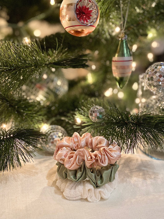 Pink Santa Mini Scrunchie Ornament Set