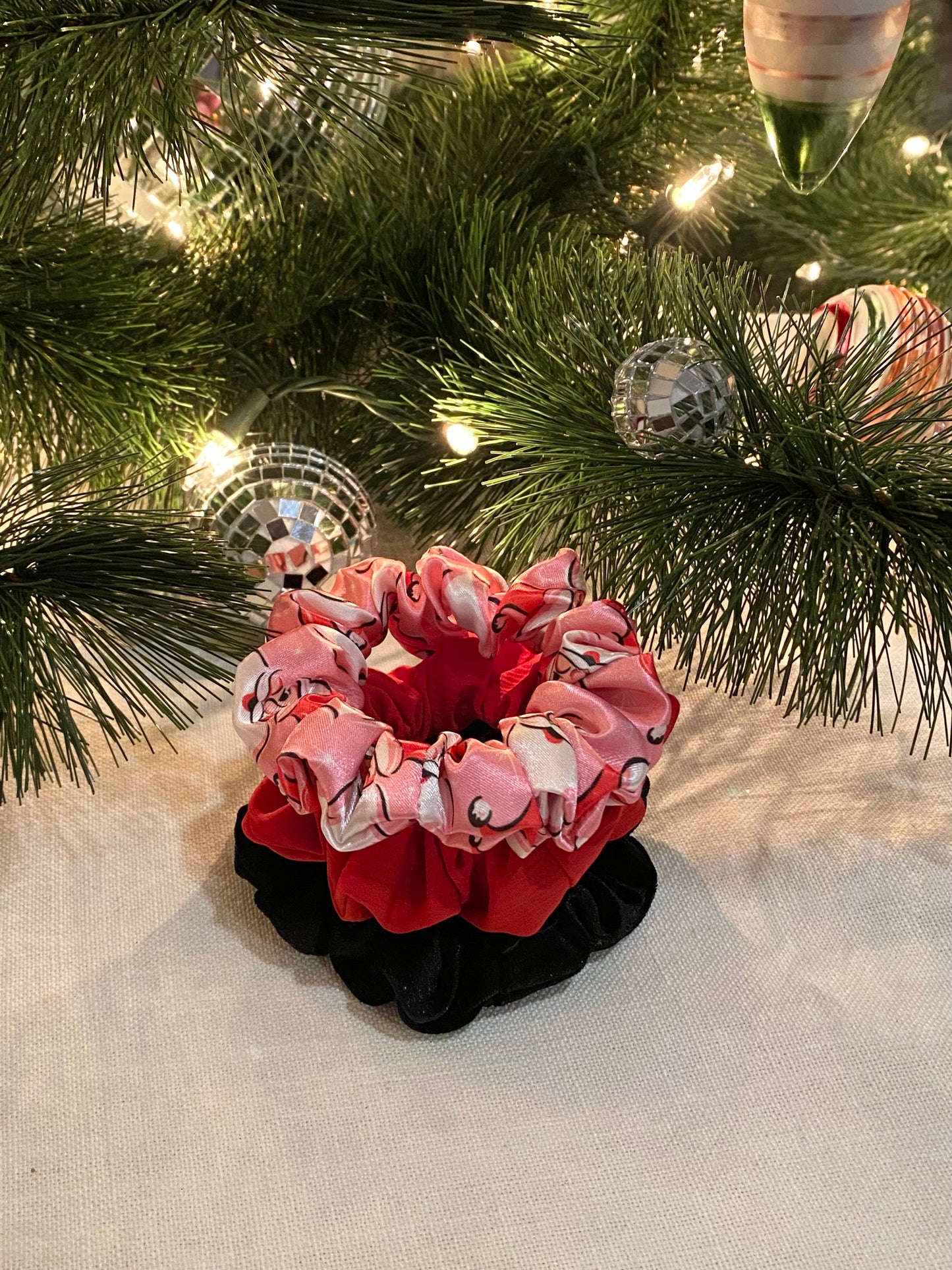 Vintage Santa Mini Scrunchie Ornament Set