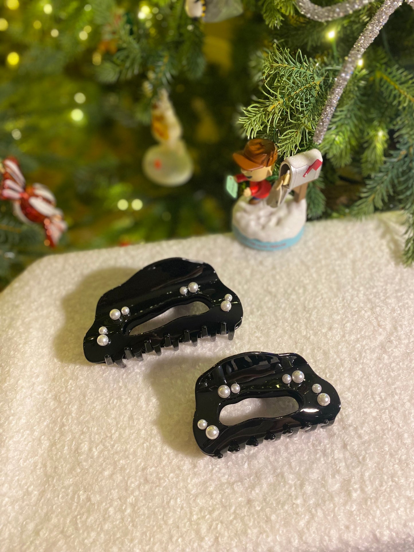 Holiday Pearl Hair Claw