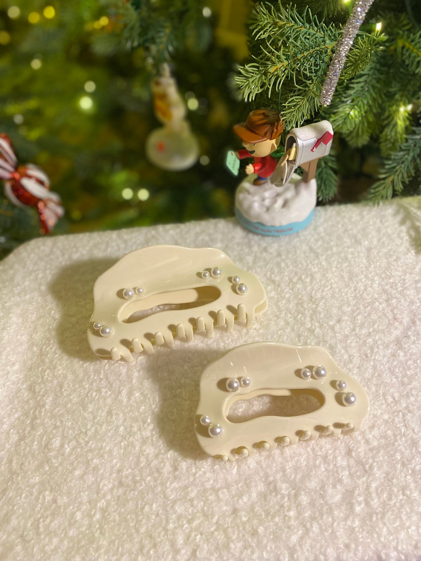 Holiday Pearl Hair Claw
